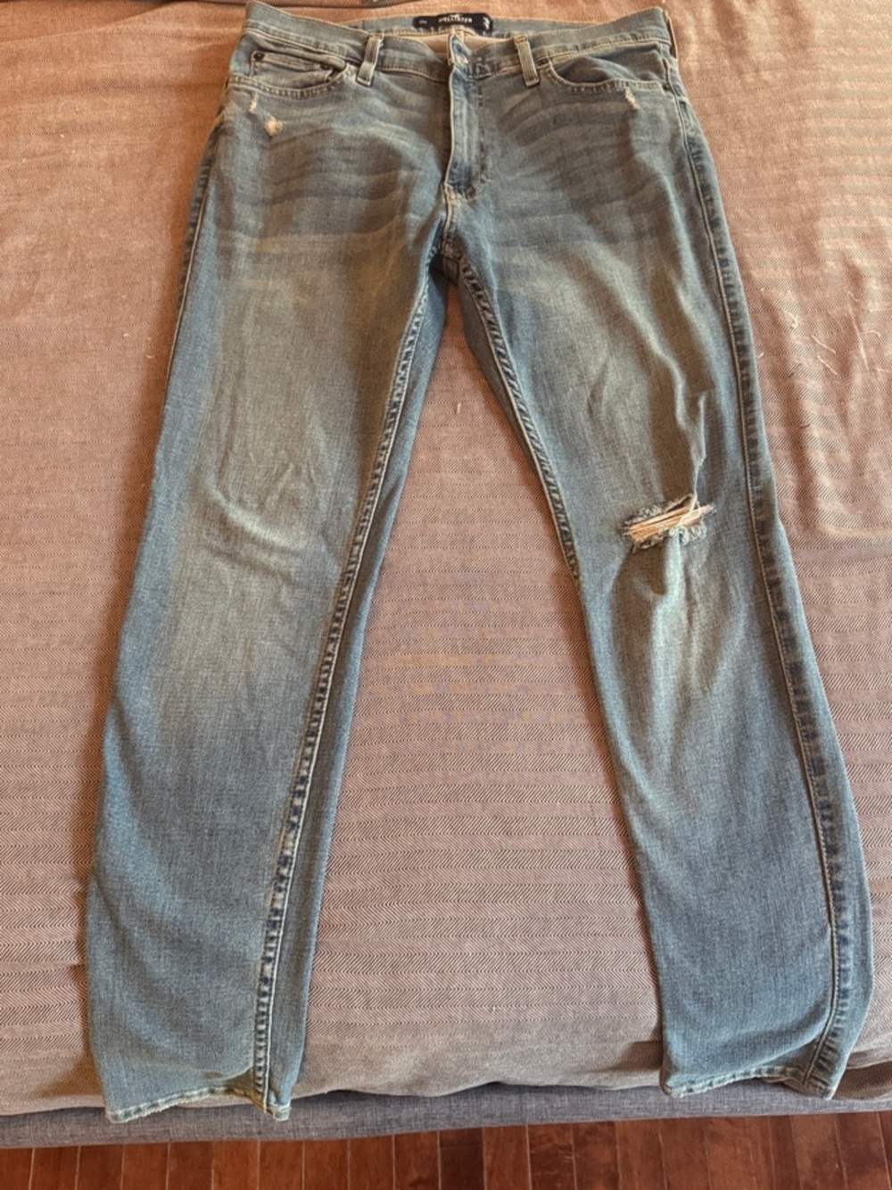 Hollister Men's Skinny Jeans - Light Blue with Distressed Knee